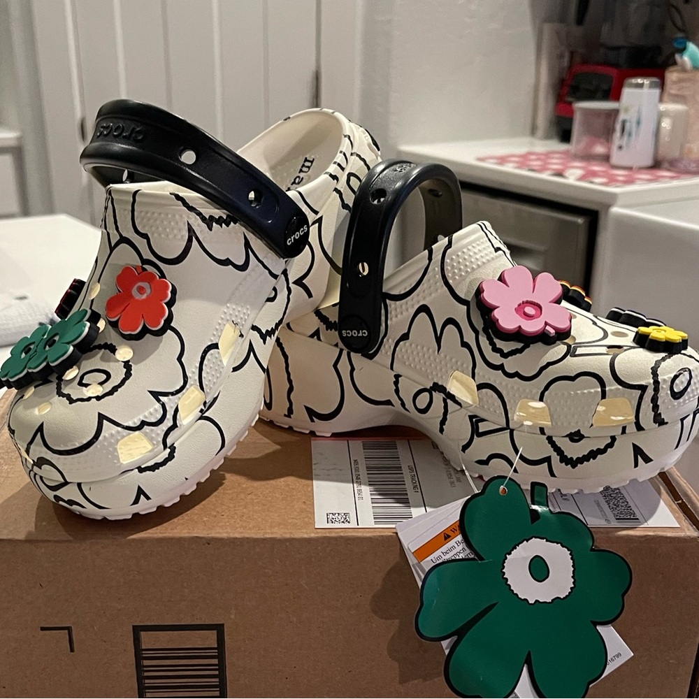 CROCS. Marimekko Platform slides